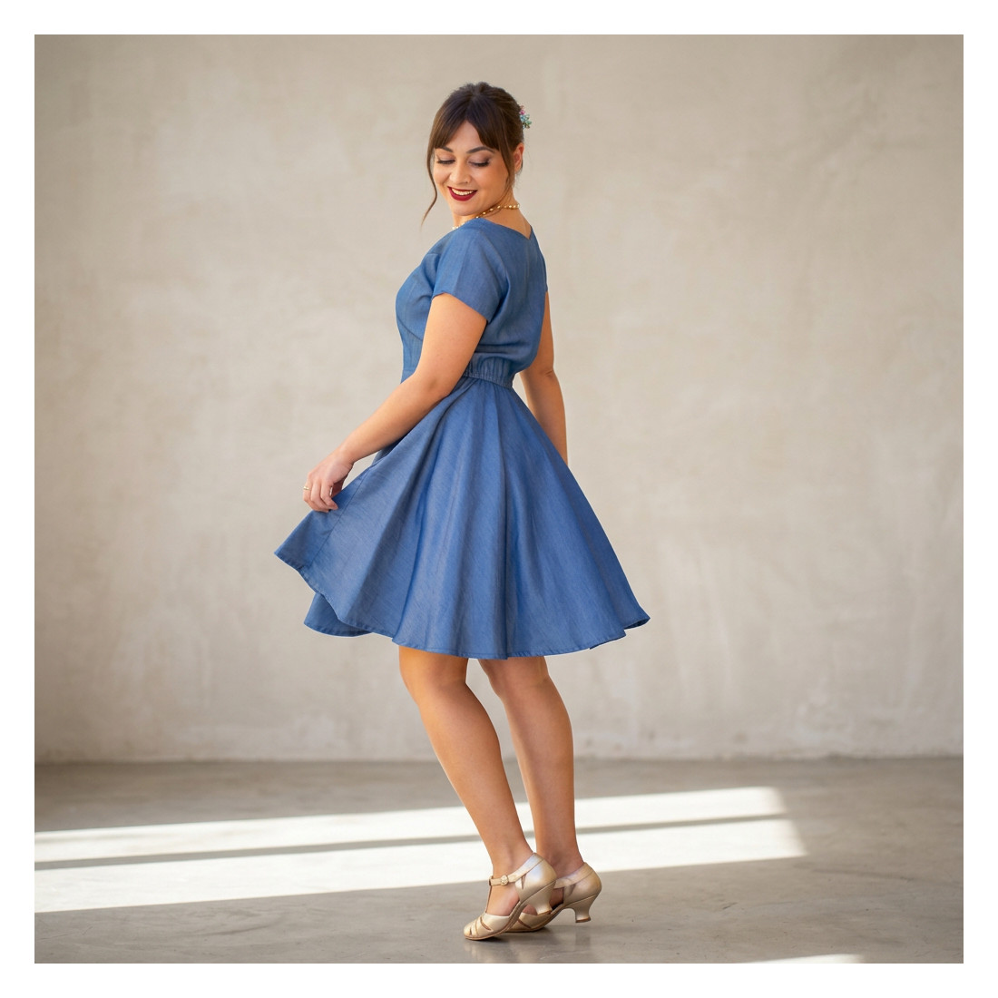 Madame Dynamite Dynamite Champagne Rosé thumbnail 2