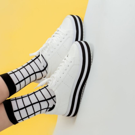 CHAUSSETTES BLANCHES À CARREAUX
